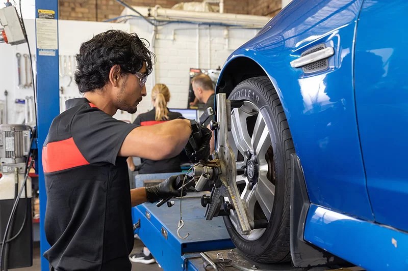 Combien coûte l'alignement des roues
